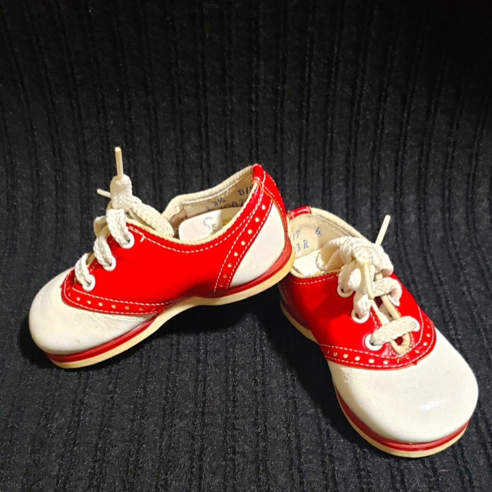 Vintage Lazy Bones Oxford red and white toddler Saddle Shoe Size 3.5